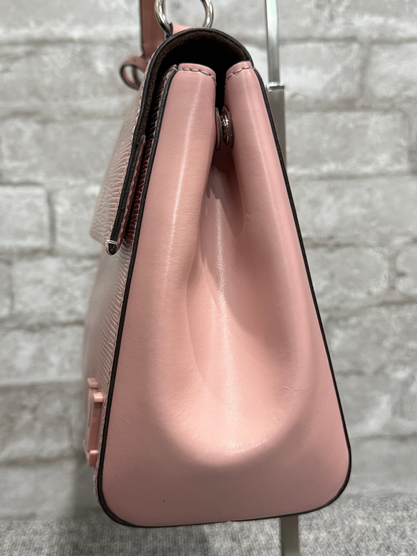Louis Vuitton 2016 Epi Cluny in Rose Ballerine