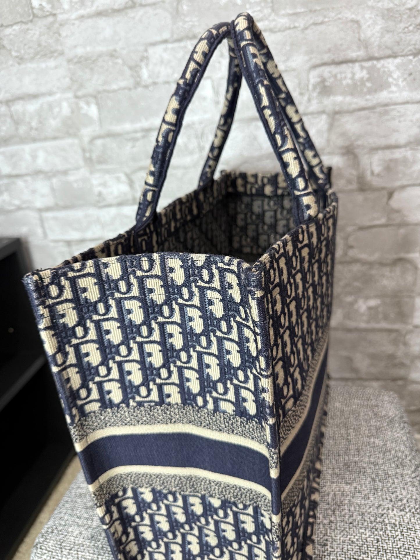 👜 Christian Dior Large Navy Book Tote Bag 👜 
🦋🦋   Retails $3500