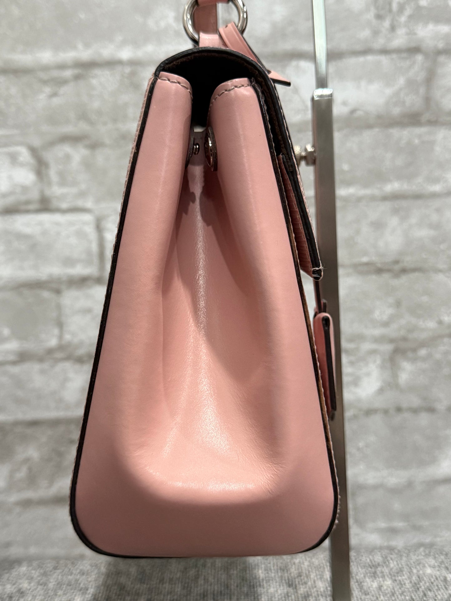 Louis Vuitton 2016 Epi Cluny in Rose Ballerine