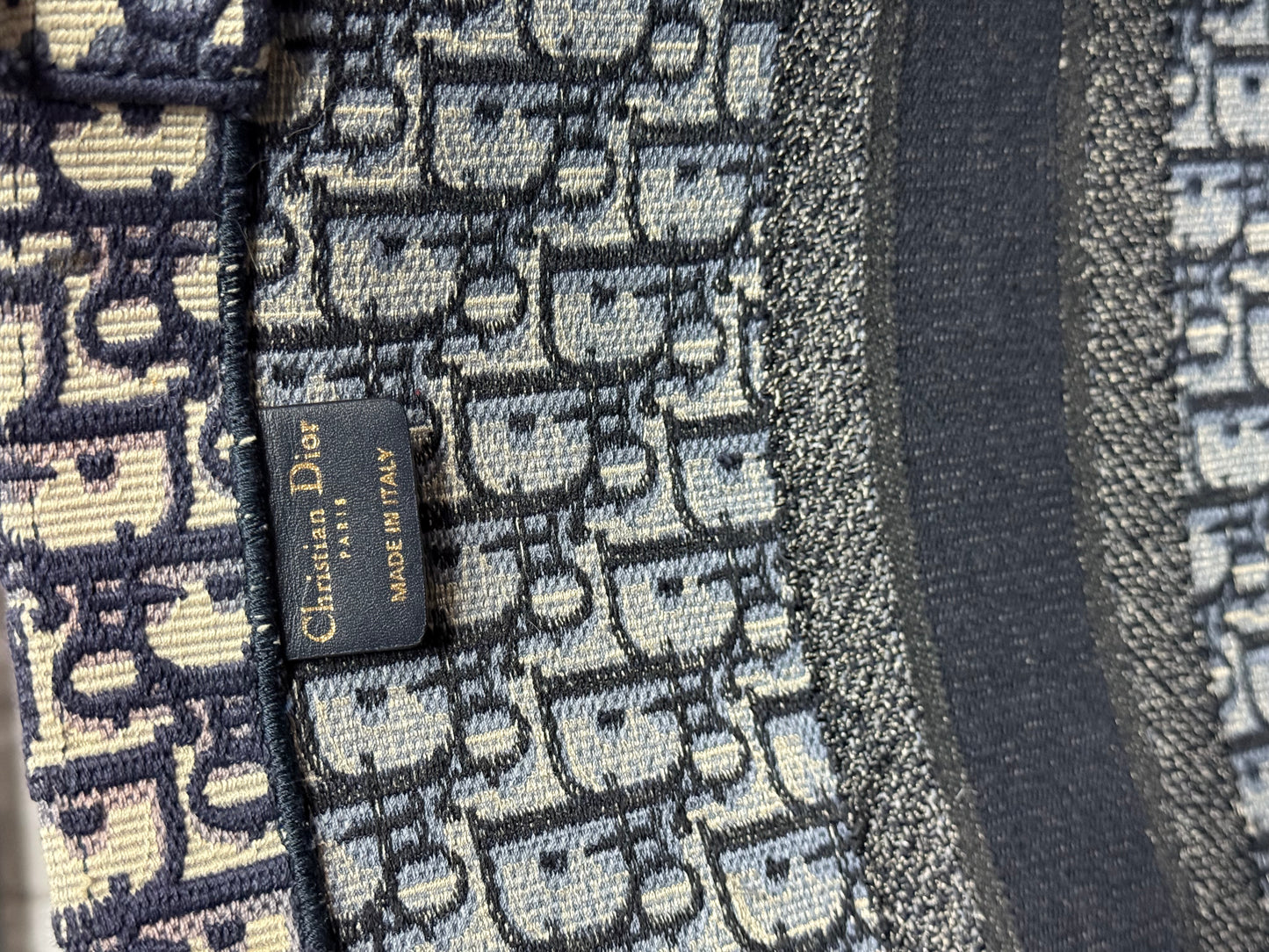 👜 Christian Dior Large Navy Book Tote Bag 👜 
🦋🦋   Retails $3500