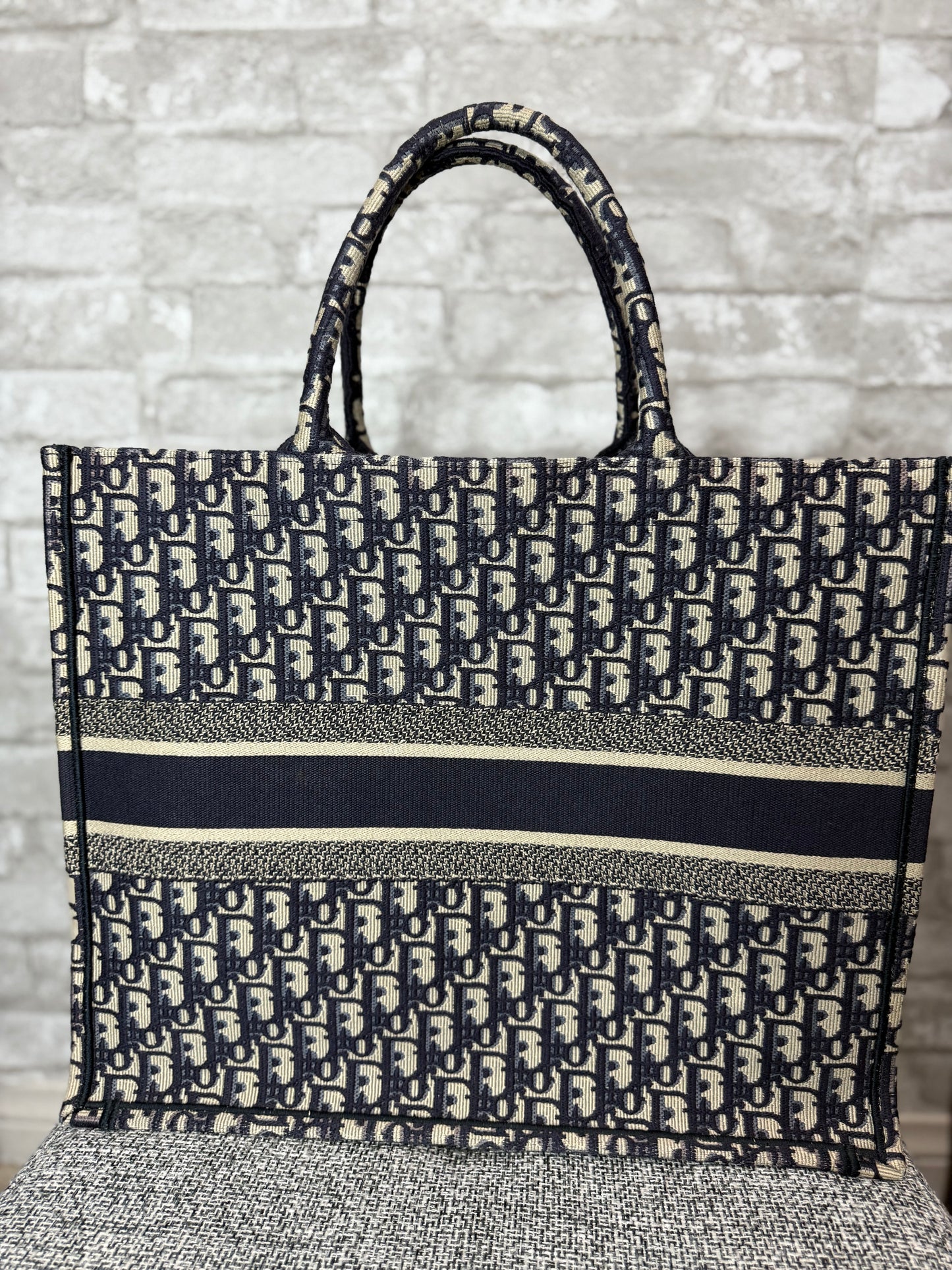 👜 Christian Dior Large Navy Book Tote Bag 👜 
🦋🦋   Retails $3500