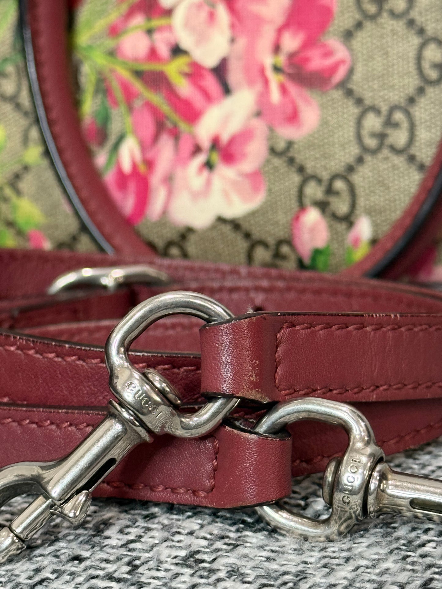 ๐ท๐ธ๐Gucci GG Supreme Pink Floral Print Top Handle ๐ท๐ธ๐