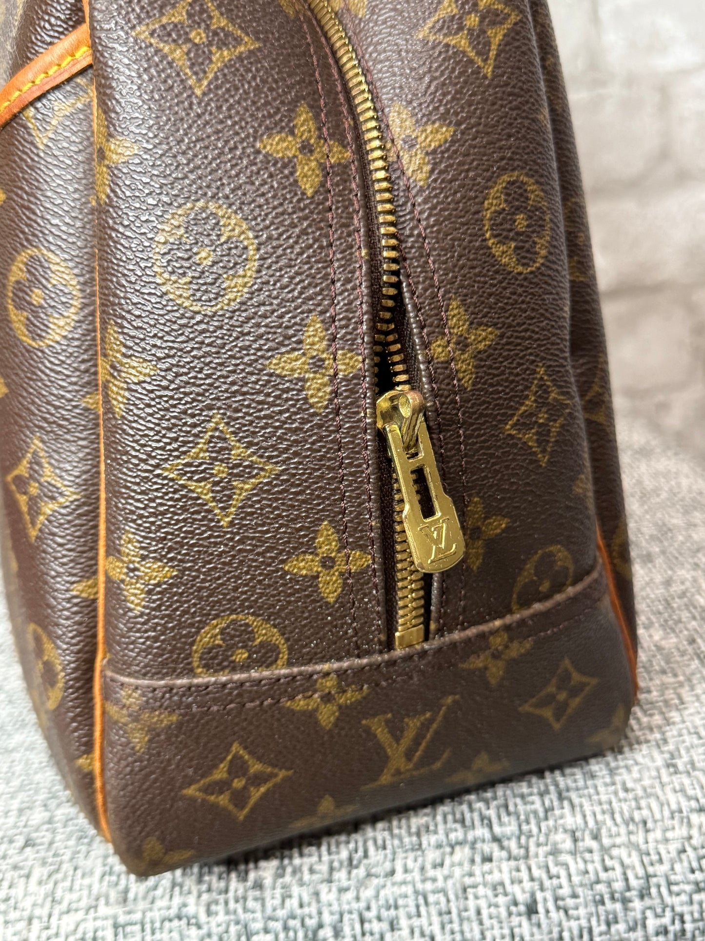 Louis Vuitton Vintage Deauville
Monogram Tote Bag