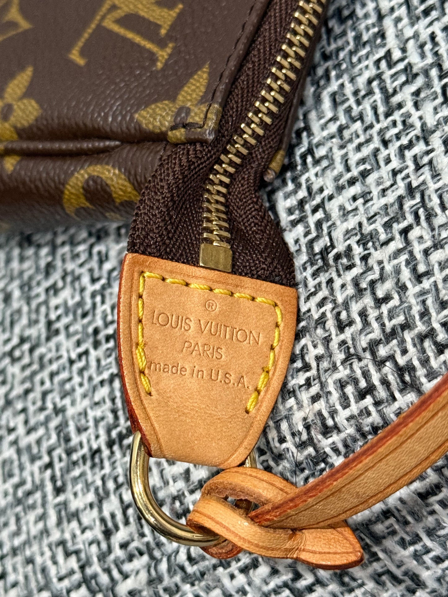 👜 🌹Louis Vuitton Pochette Monogram 👜 🌹
