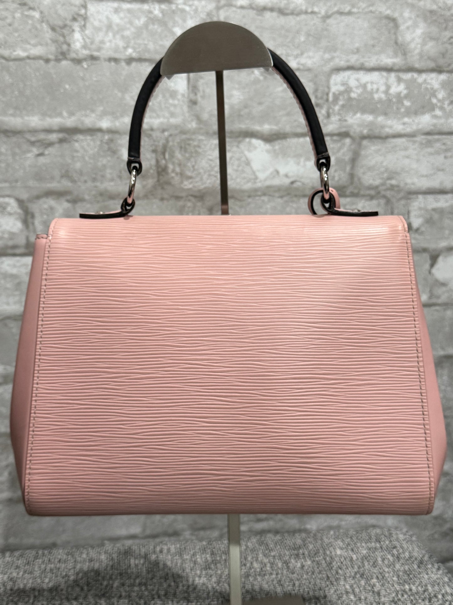 Louis Vuitton 2016 Epi Cluny in Rose Ballerine