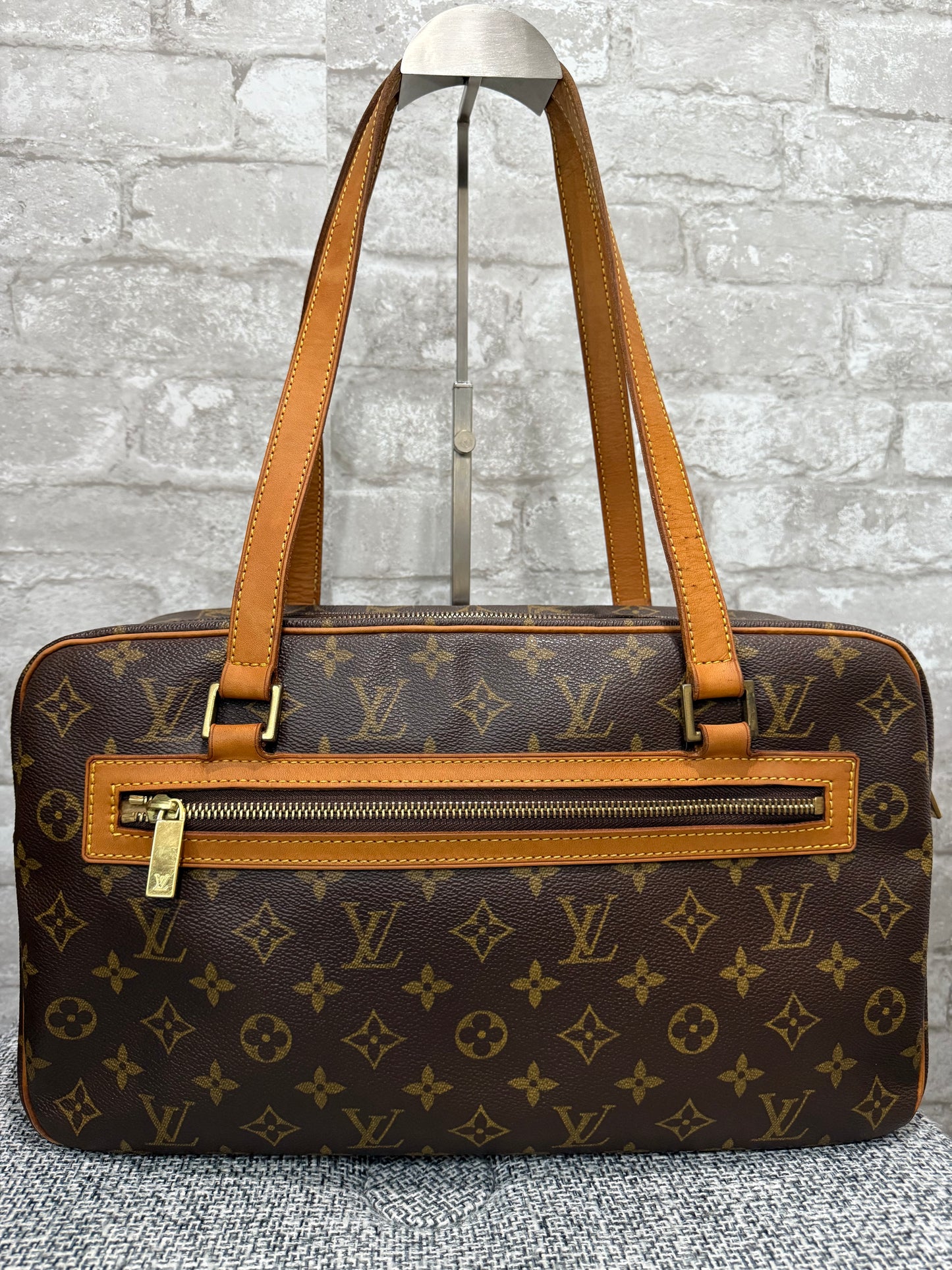 Vintage Louis Vuitton 2002 Cite GM Monogram