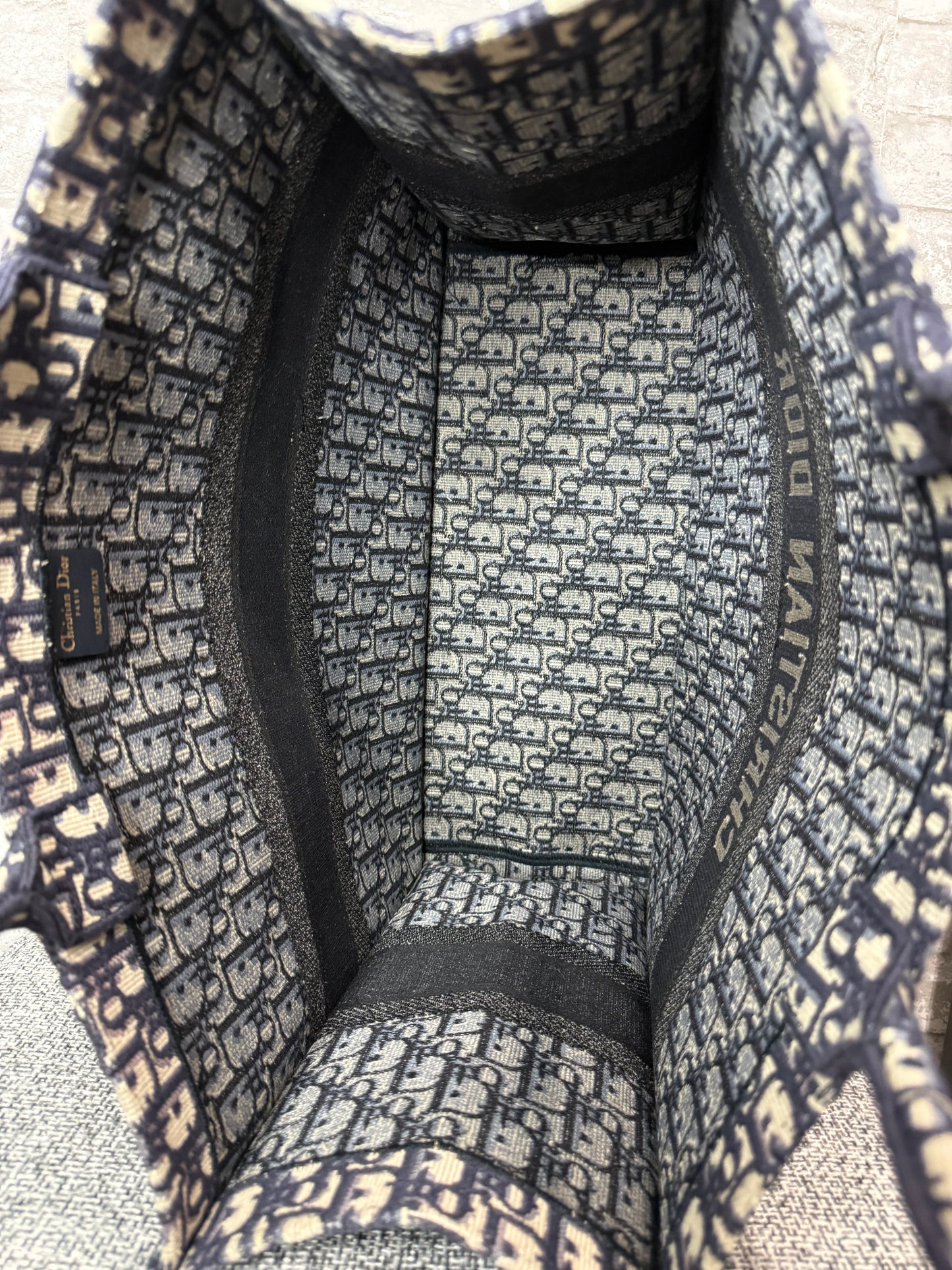 👜 Christian Dior Large Navy Book Tote Bag 👜 
🦋🦋   Retails $3500