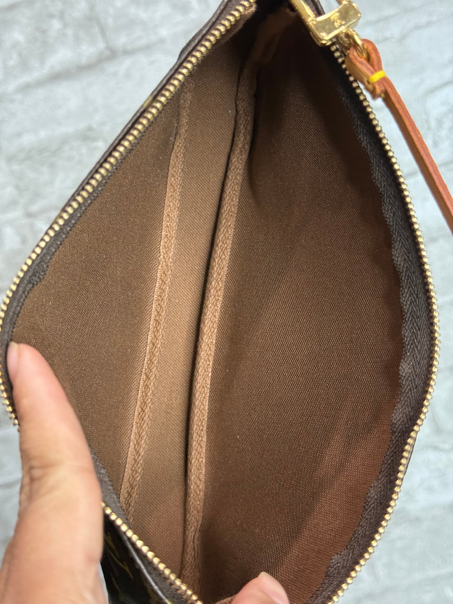 👜 🌹Louis Vuitton Pochette Monogram 👜 🌹