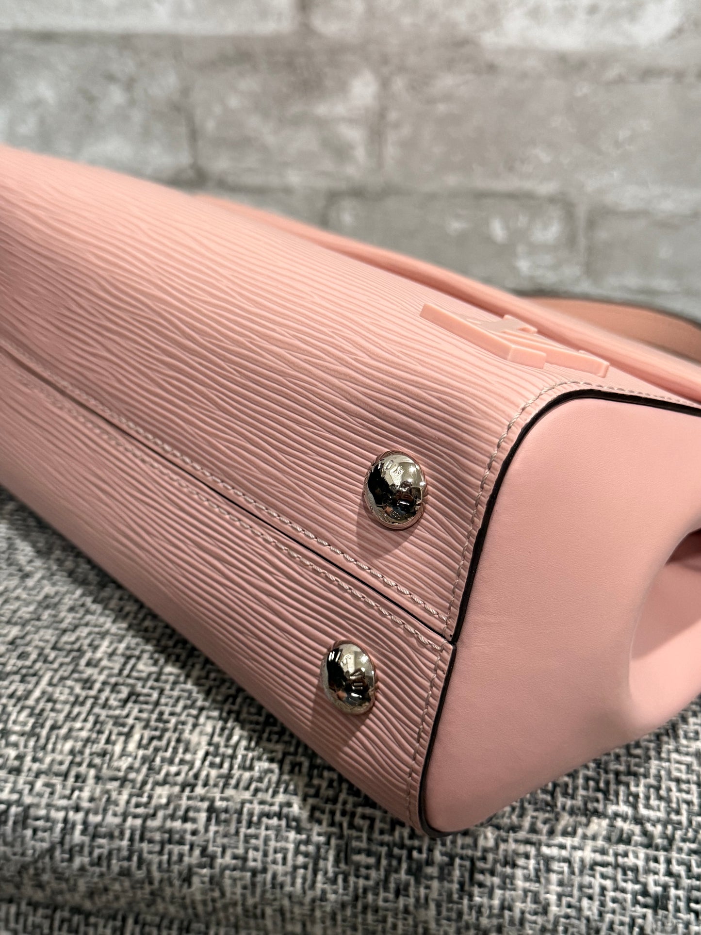 Louis Vuitton 2016 Epi Cluny in Rose Ballerine