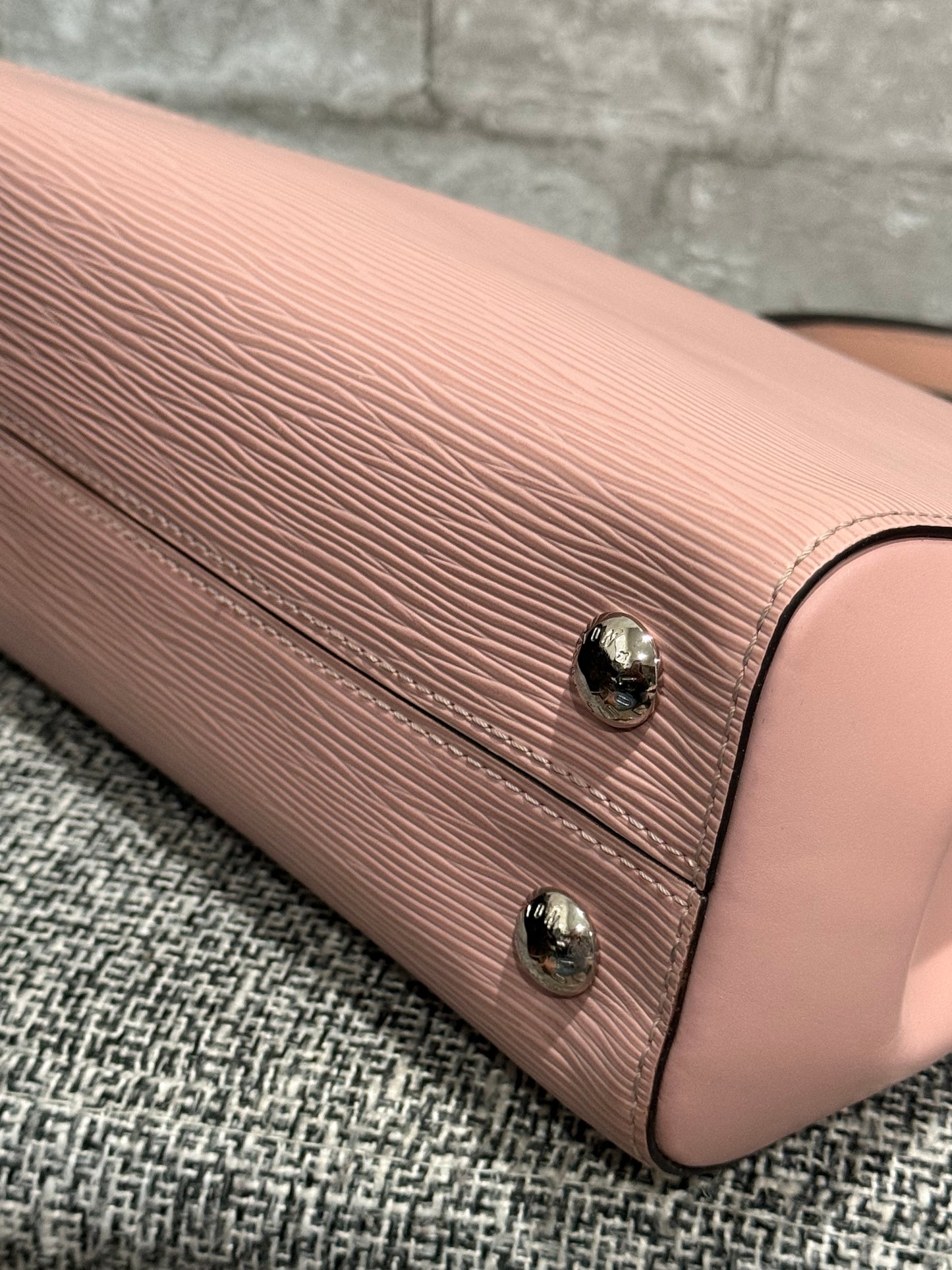 Louis Vuitton 2016 Epi Cluny in Rose Ballerine