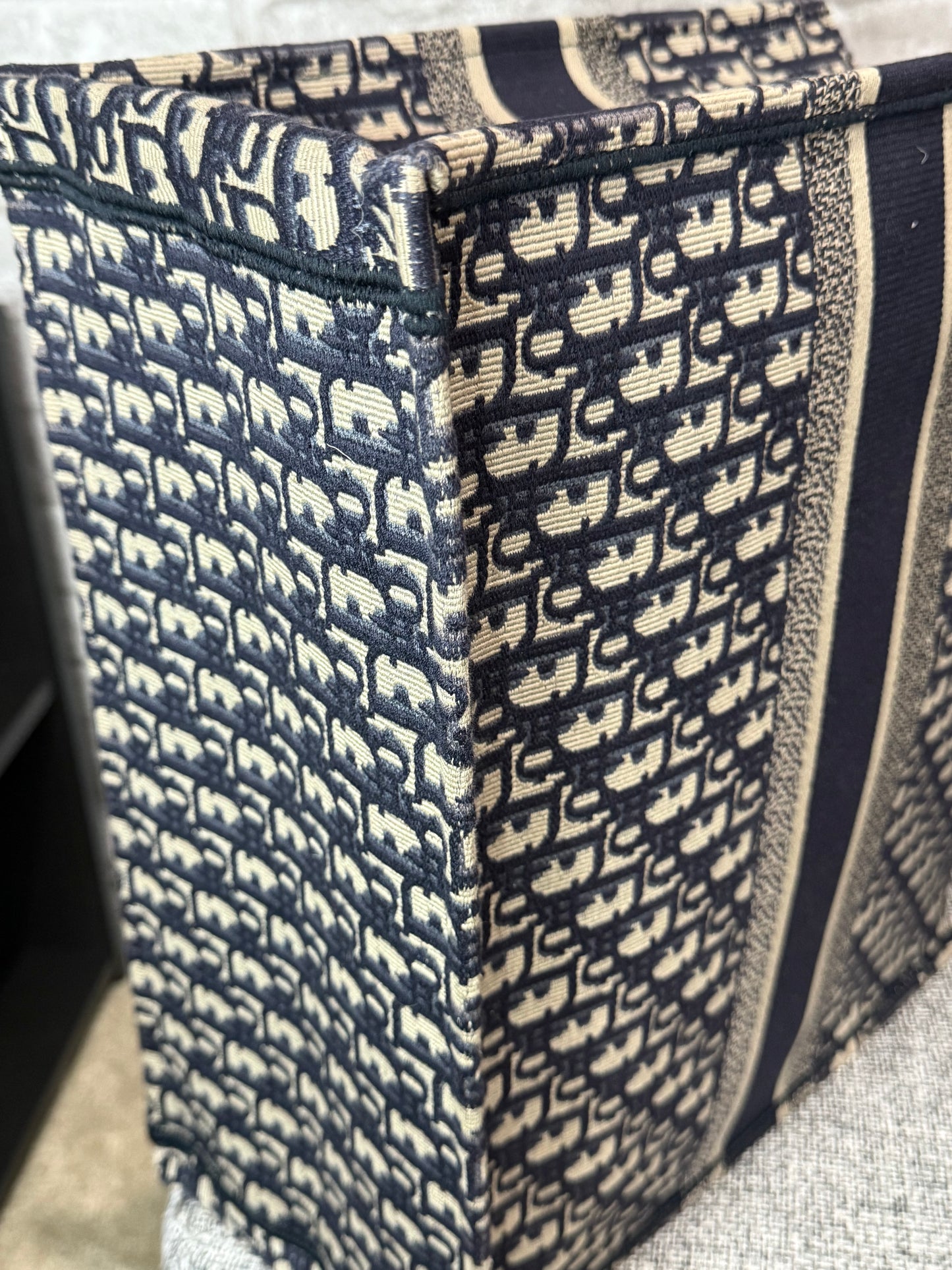 👜 Christian Dior Large Navy Book Tote Bag 👜 
🦋🦋   Retails $3500