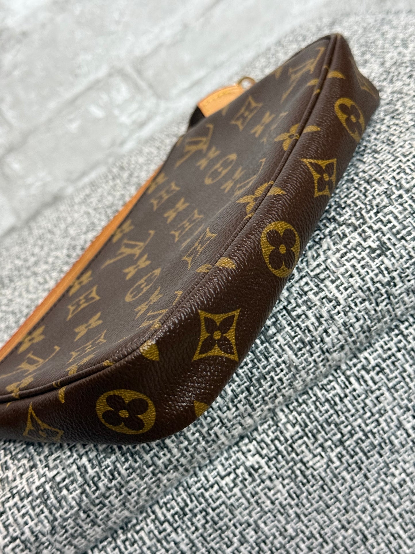 👜 🌹Louis Vuitton Pochette Monogram 👜 🌹