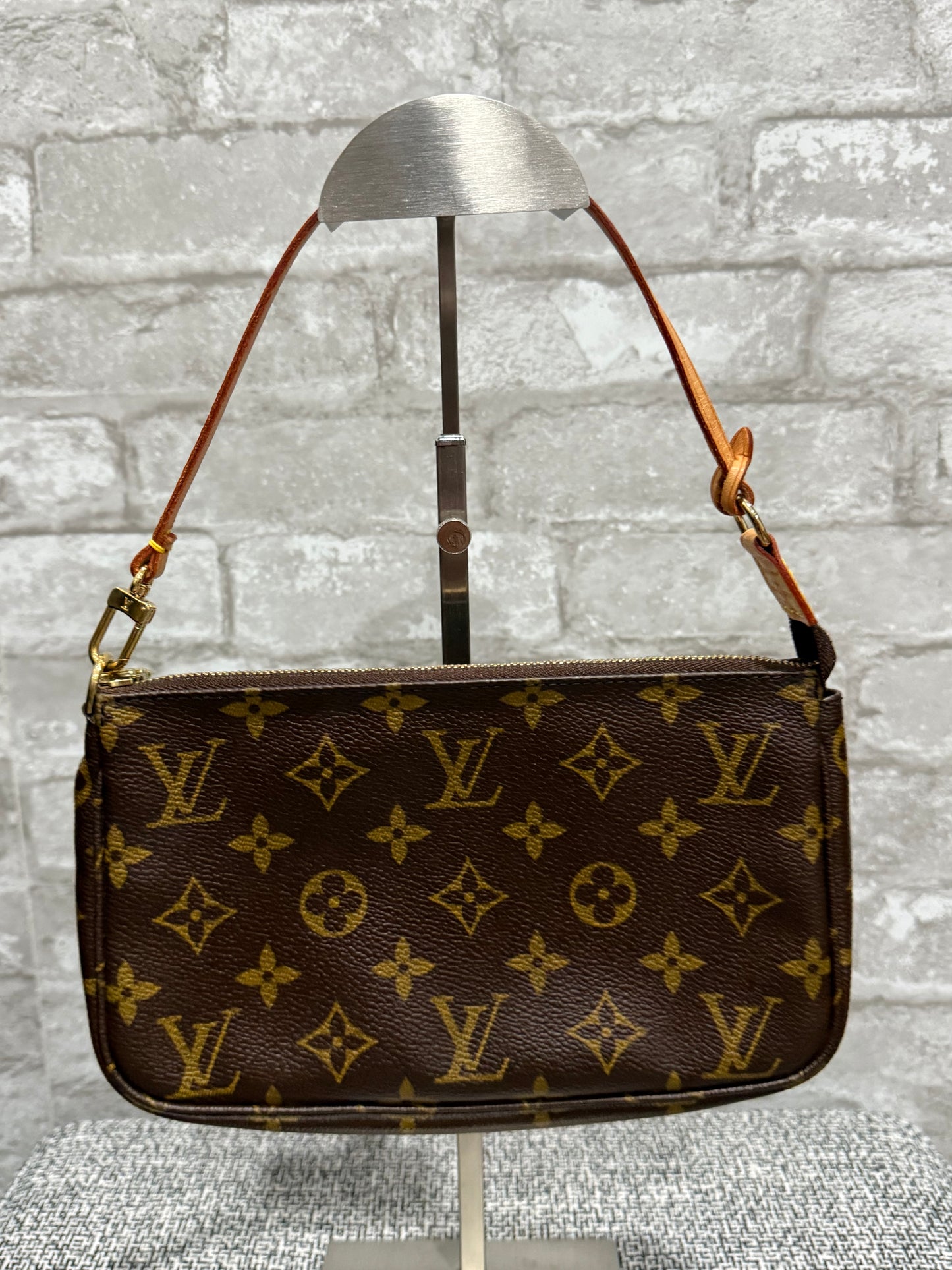 👜 🌹Louis Vuitton Pochette Monogram 👜 🌹