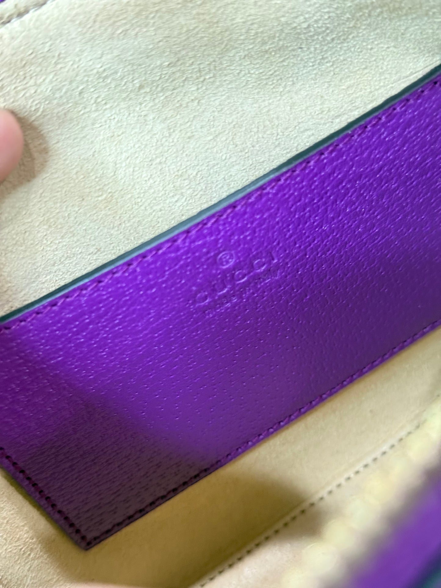 🌸🪻Gucci Mini Diana tote bag with Bamboo top handle in purple 🪻🌸
Retails $3500
🪻Excellent condition🪻