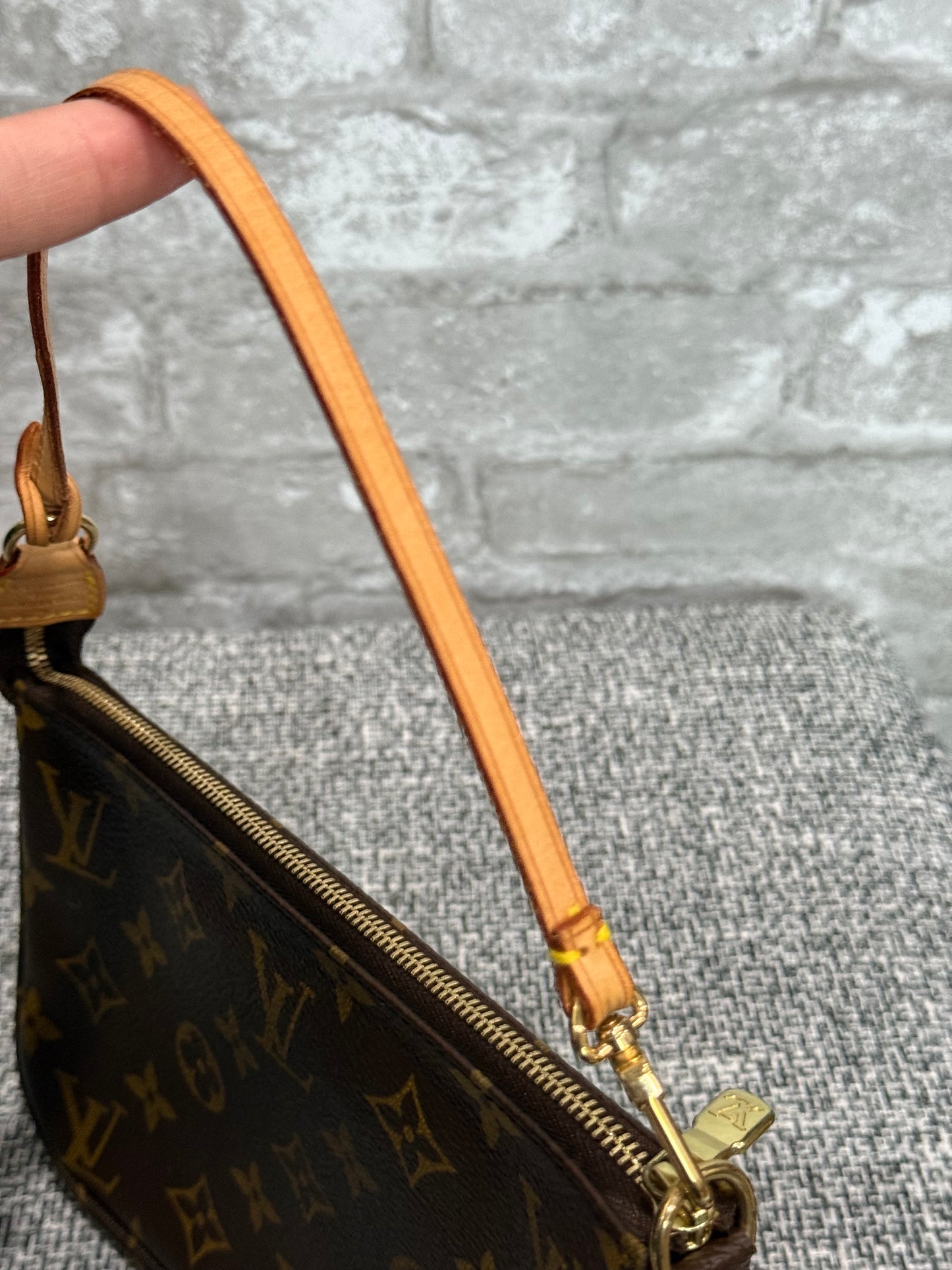 👜 🌹Louis Vuitton Pochette Monogram 👜 🌹
