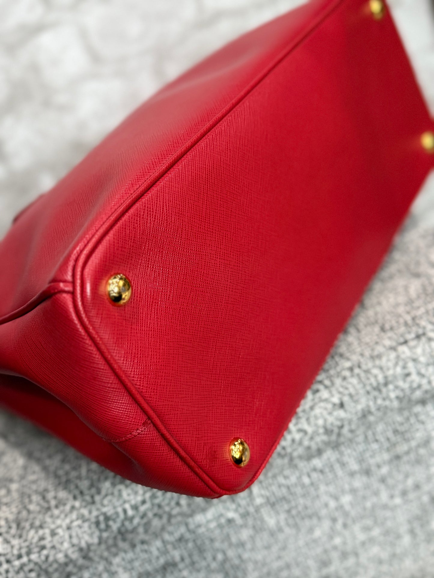 π π Prada Galleria Saffiano leather bag in Red π π