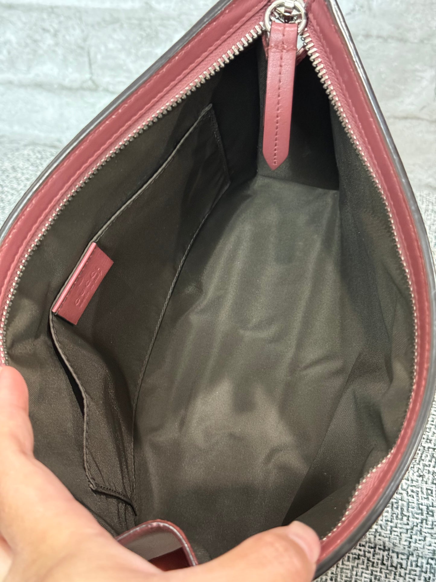 🌷👜Gucci GG Supreme Clutch with Pink Floral Print👜🌷