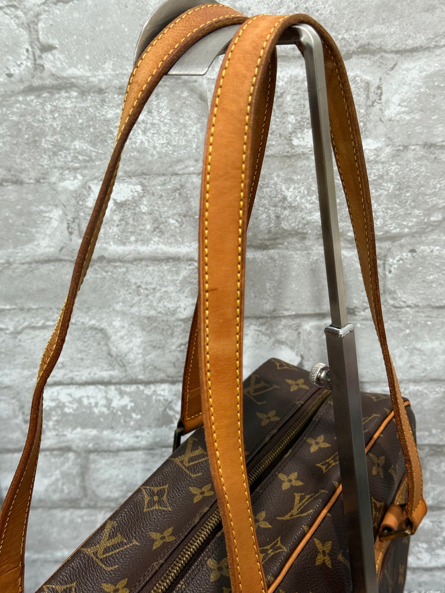 Vintage Louis Vuitton 2002 Cite GM Monogram