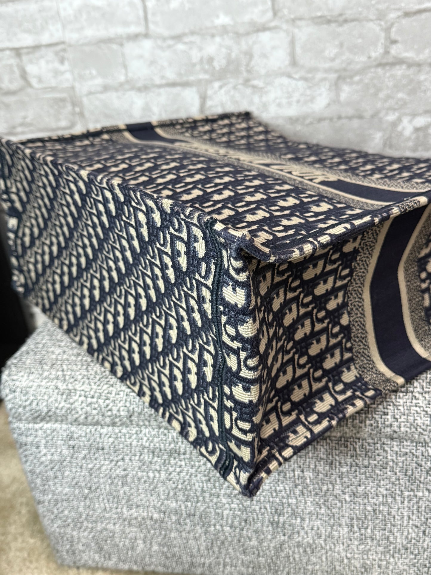 👜 Christian Dior Large Navy Book Tote Bag 👜 
🦋🦋   Retails $3500