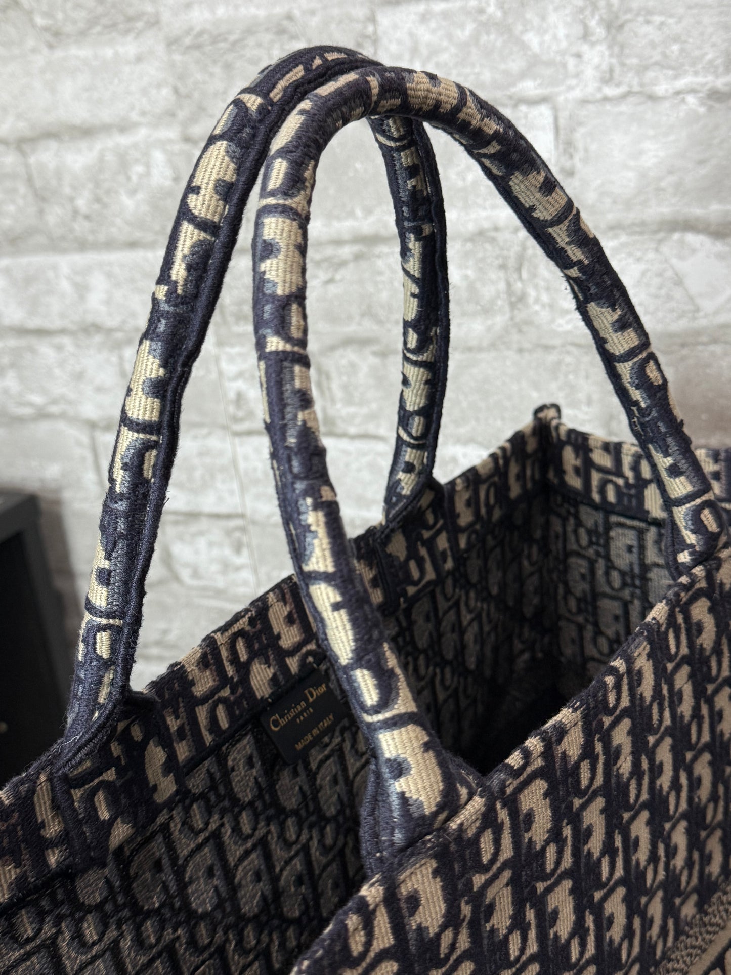 👜 Christian Dior Large Navy Book Tote Bag 👜 
🦋🦋   Retails $3500