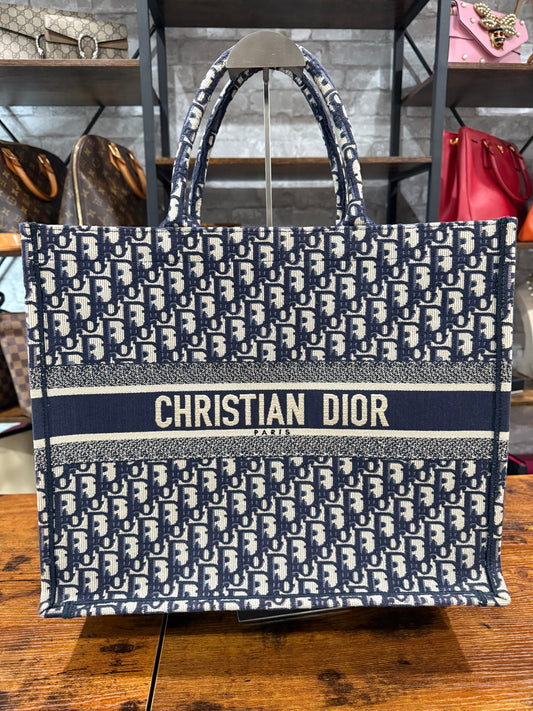 👜 Christian Dior Large Navy Book Tote Bag 👜 
🦋🦋   Retails $3500