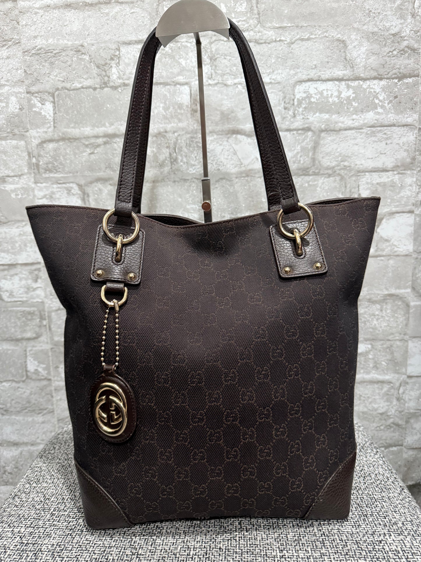 Gucci GG Supreme Tote Bag π