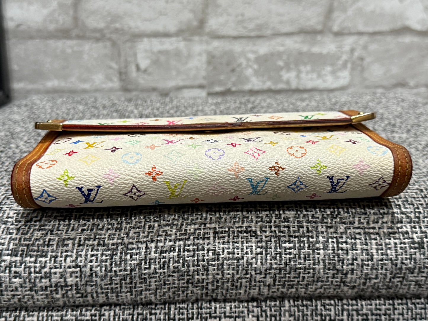 The style is limitless with this vintage Louis Vuitton 2004  limited edition of the Takashi Murakami Wallet