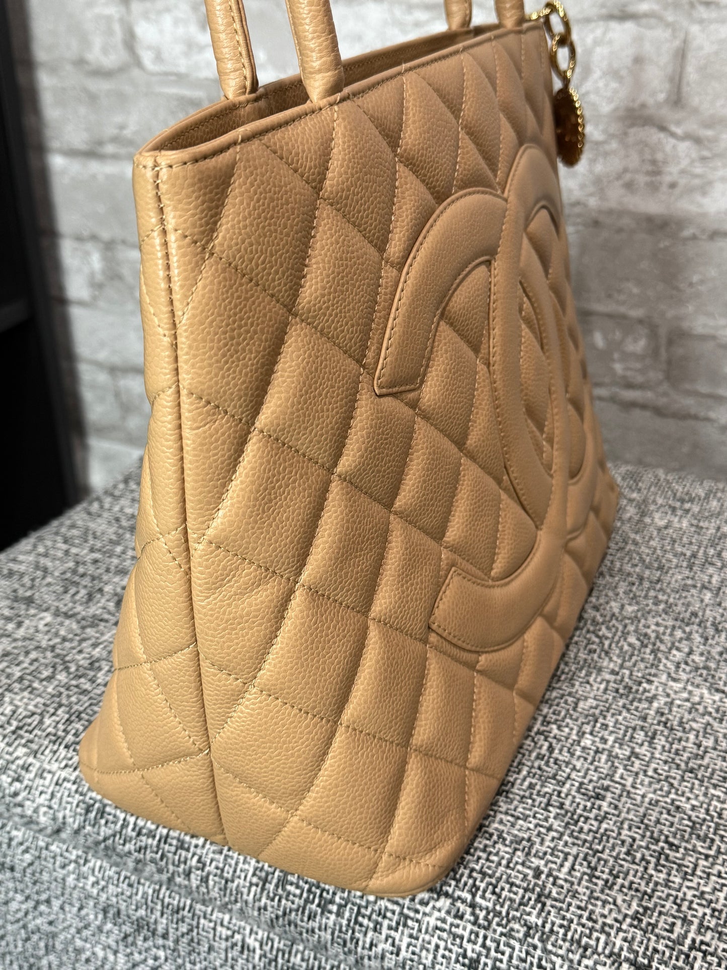 👜Chanel Medallion Tote Bag Quilted Caviar Leather in Beige  👜