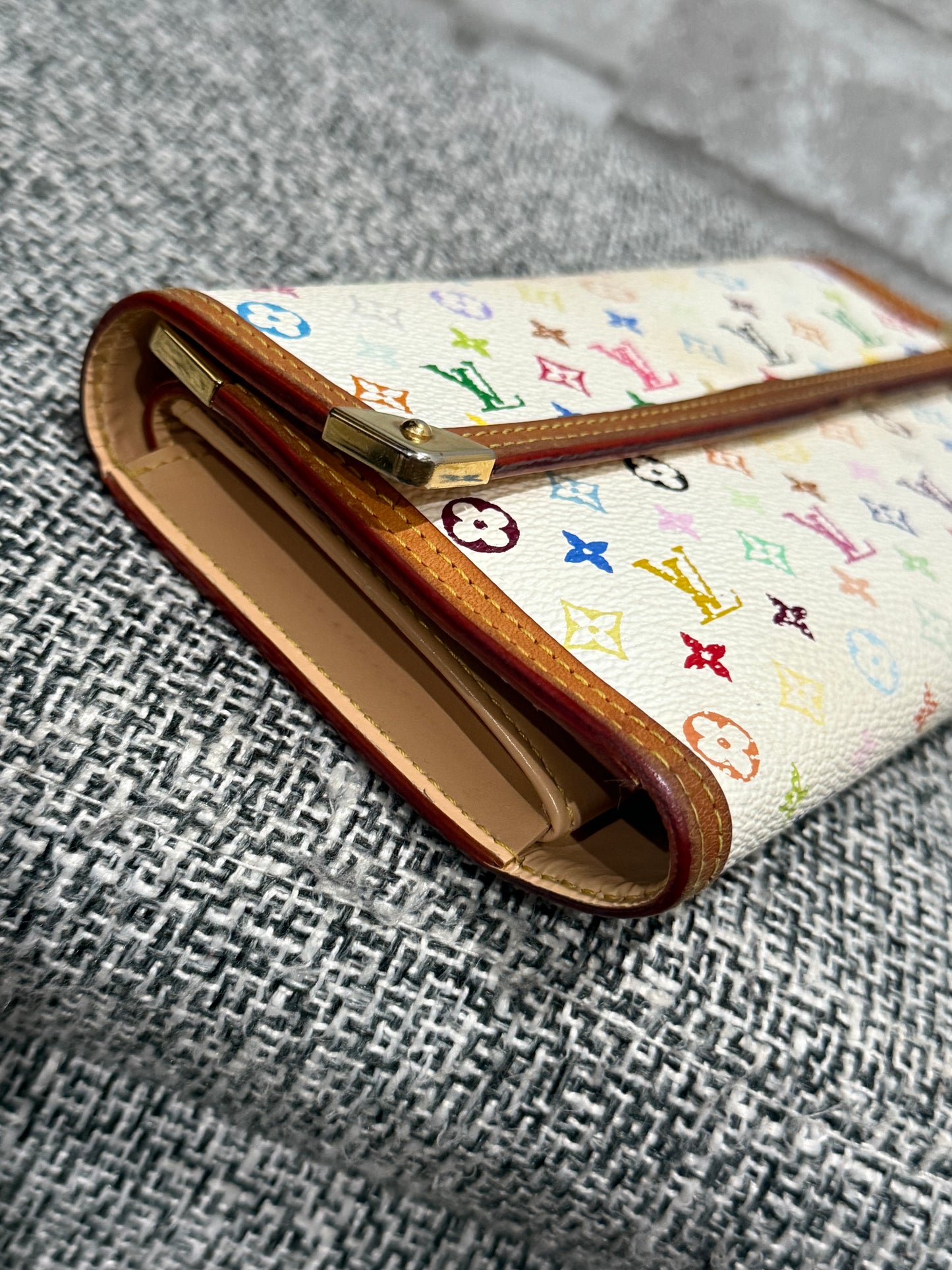 The style is limitless with this vintage Louis Vuitton 2004  limited edition of the Takashi Murakami Wallet