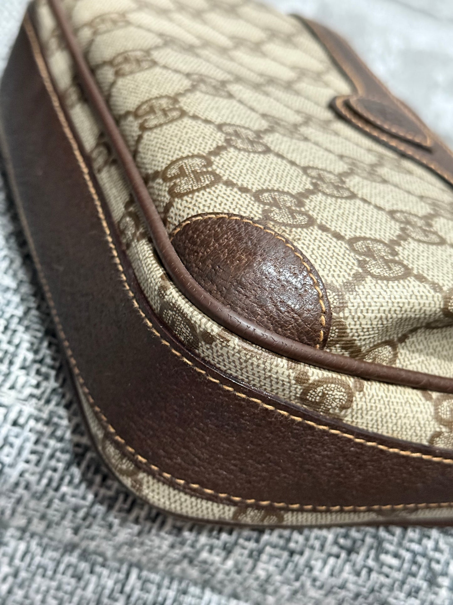 Vintage Gucci GG Supreme Crossbody