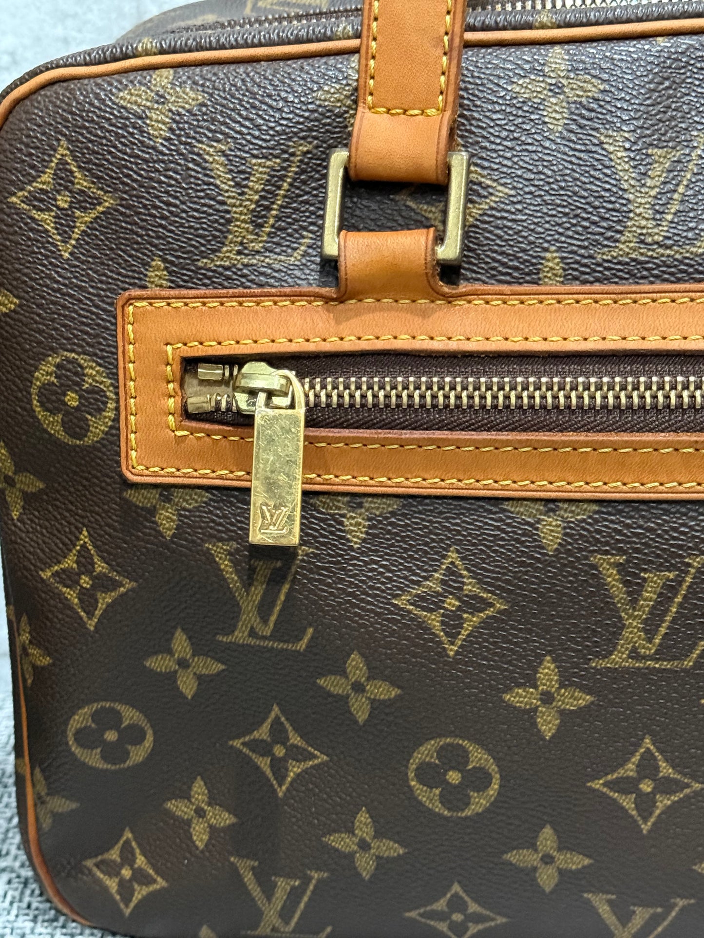 Vintage Louis Vuitton 2002 Cite GM Monogram