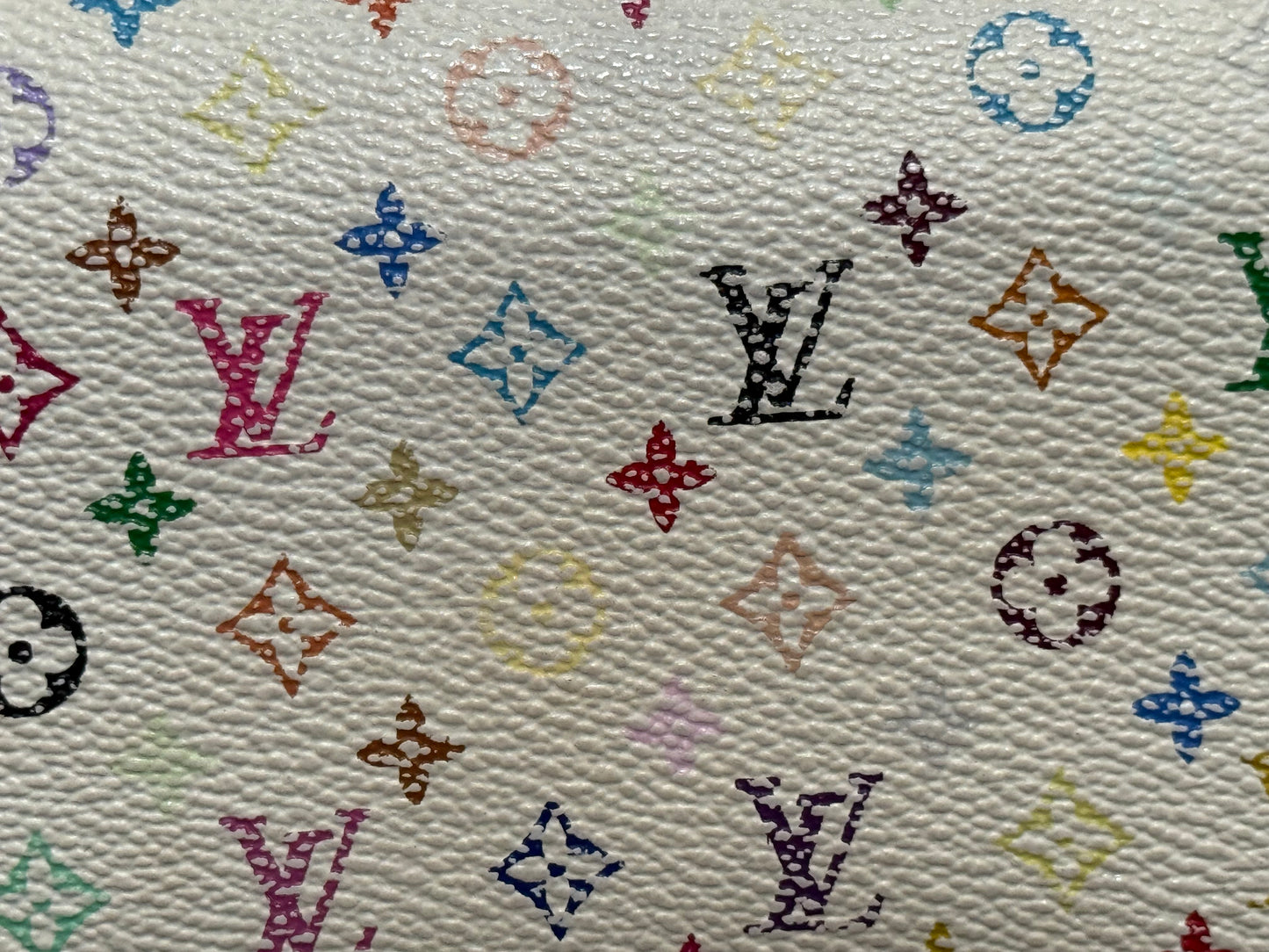 The style is limitless with this vintage Louis Vuitton 2004  limited edition of the Takashi Murakami Wallet