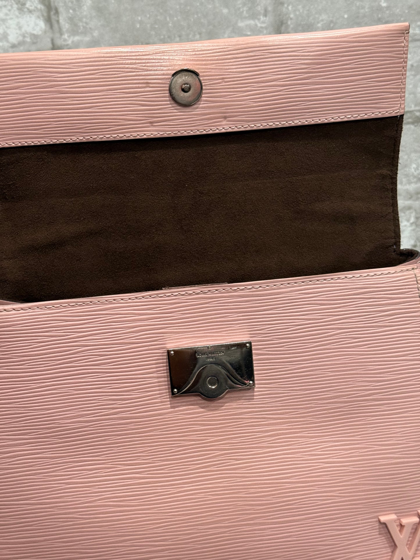 Louis Vuitton 2016 Epi Cluny in Rose Ballerine