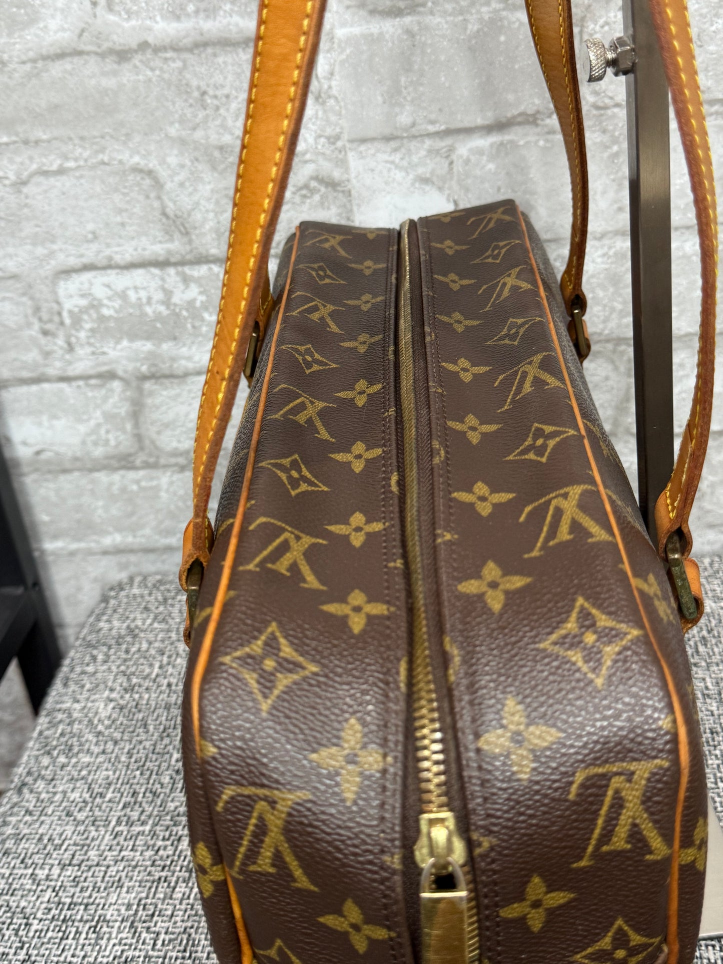 Vintage Louis Vuitton 2002 Cite GM Monogram
