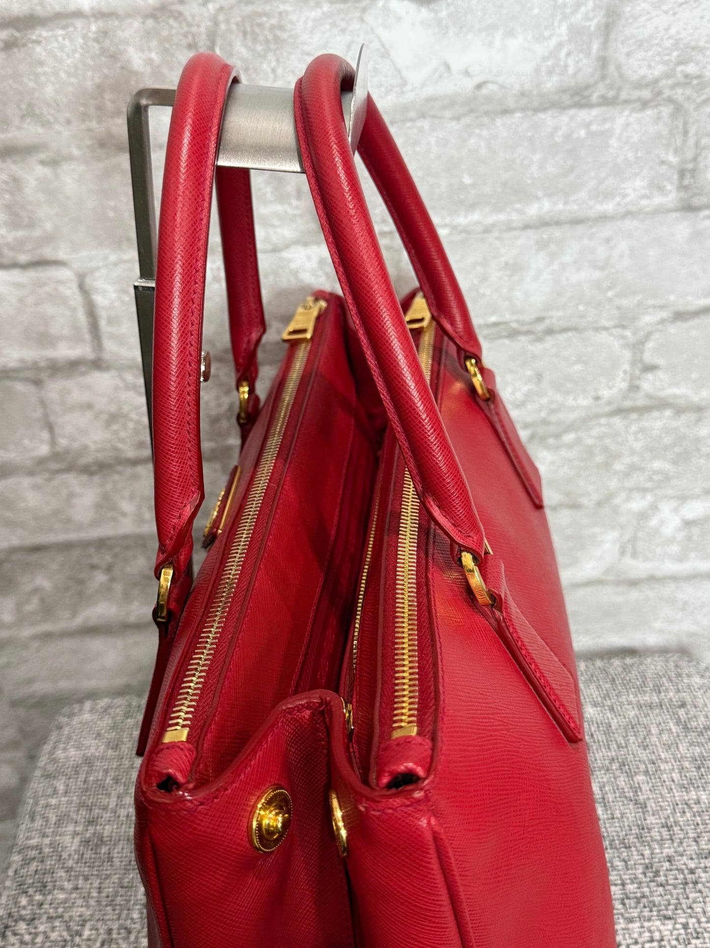 🍎 👜 Prada Galleria Saffiano leather bag in Red 👜 🍎