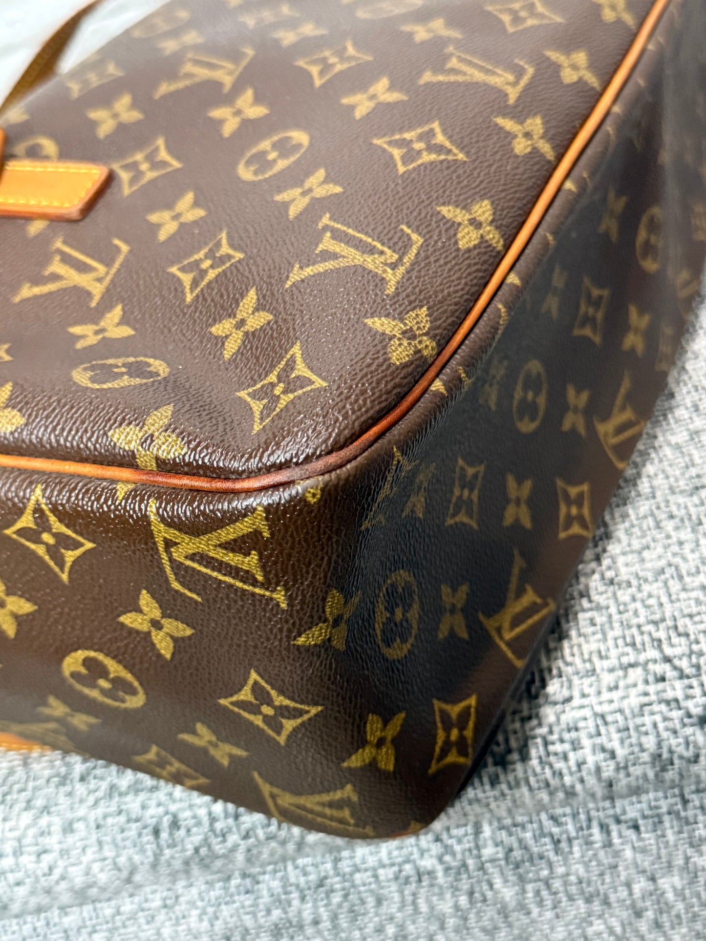 Vintage Louis Vuitton 2002 Cite GM Monogram
