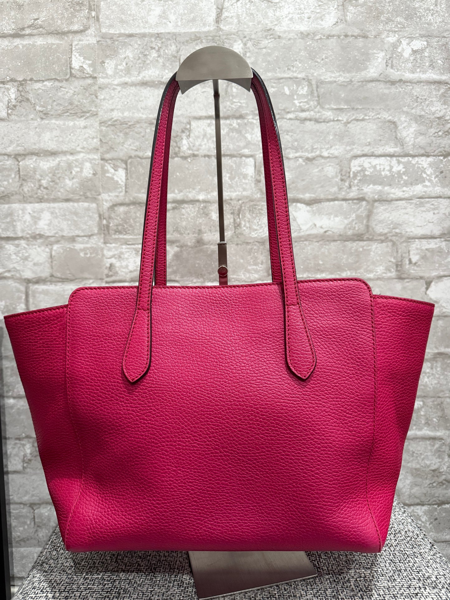 Gucci Swing Tote Shoulder Bag in Pink 👛