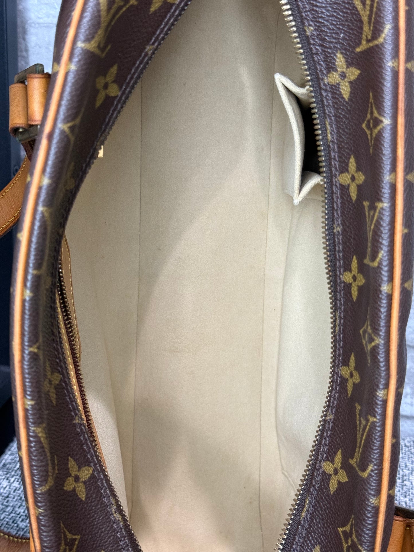 Vintage Louis Vuitton 2002 Cite GM Monogram