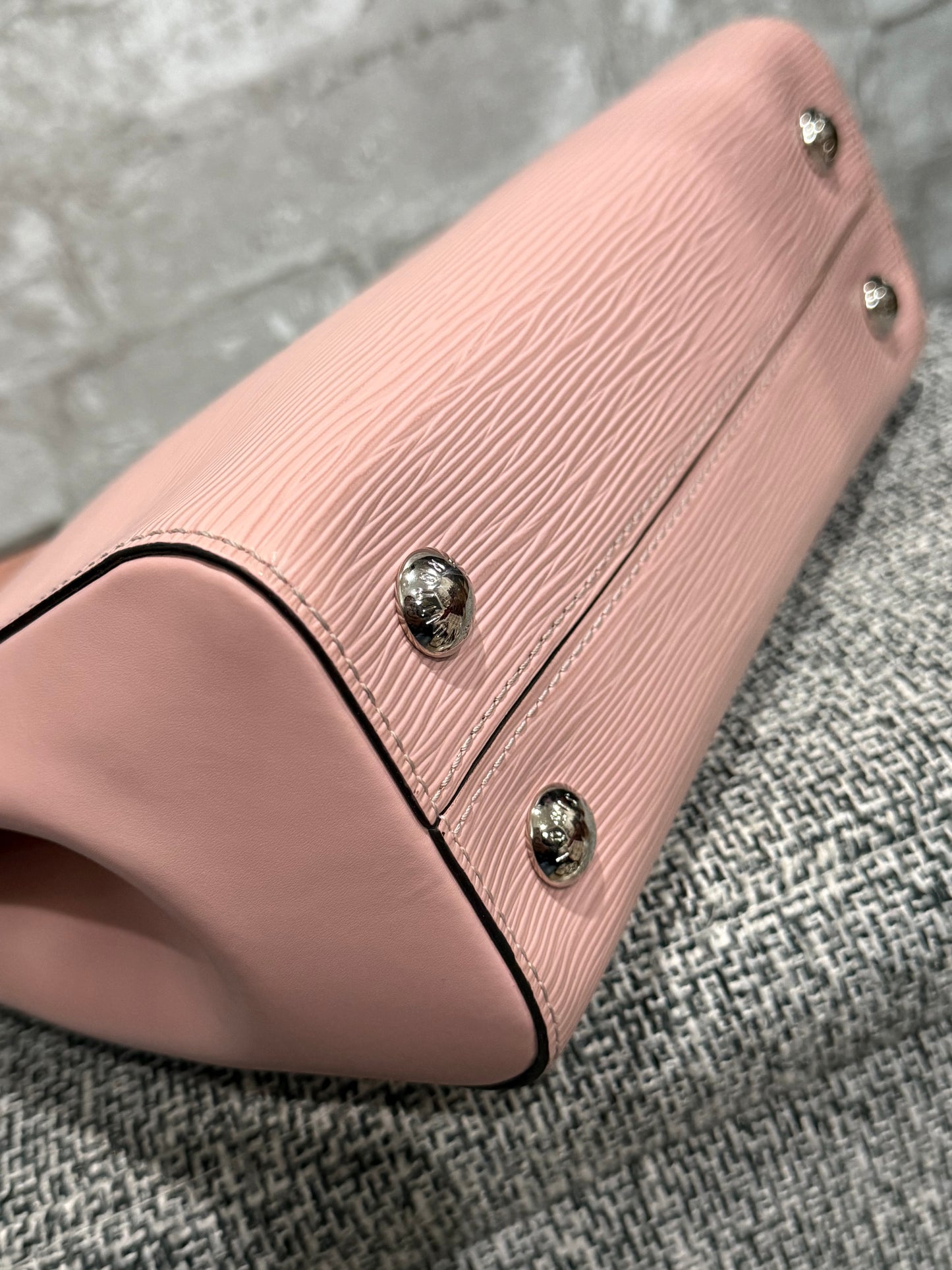 Louis Vuitton 2016 Epi Cluny in Rose Ballerine