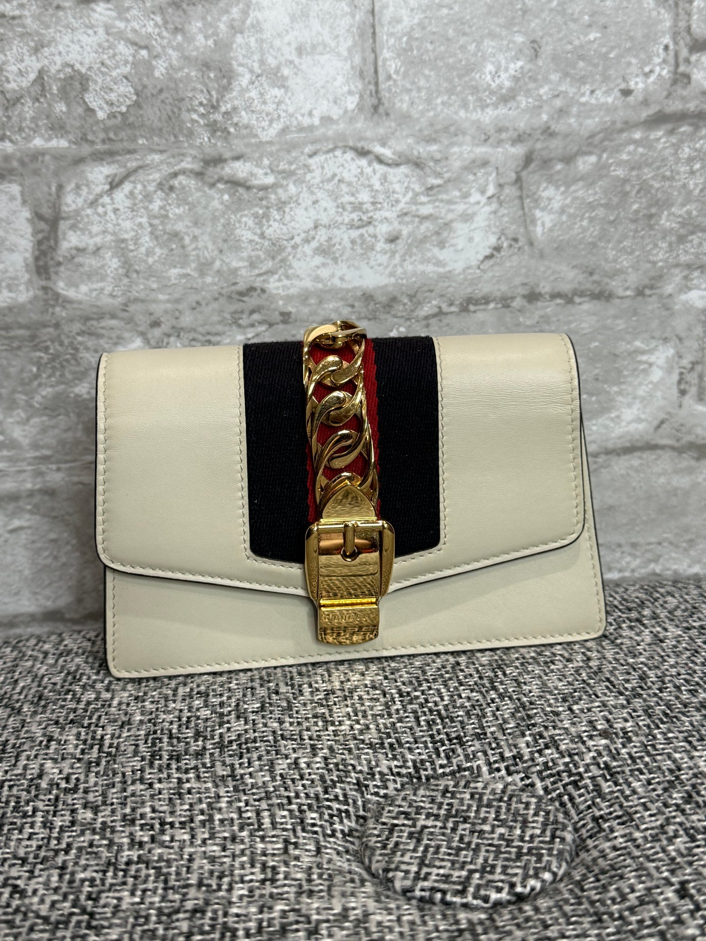 👜 🌹 Gucci Super Mini Sylvie in white👜 🌹