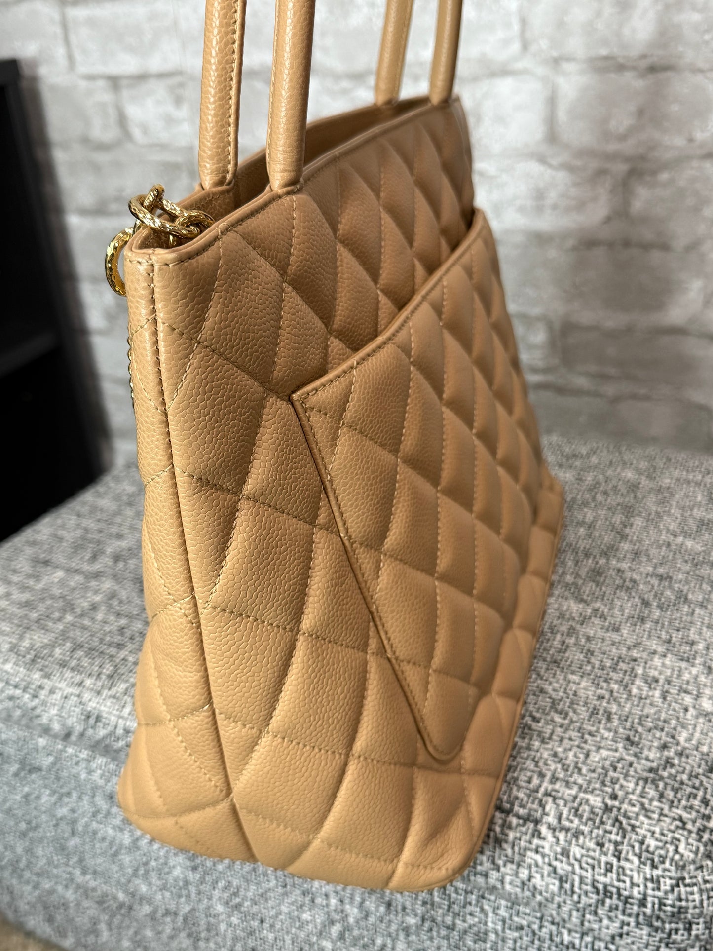 👜Chanel Medallion Tote Bag Quilted Caviar Leather in Beige  👜