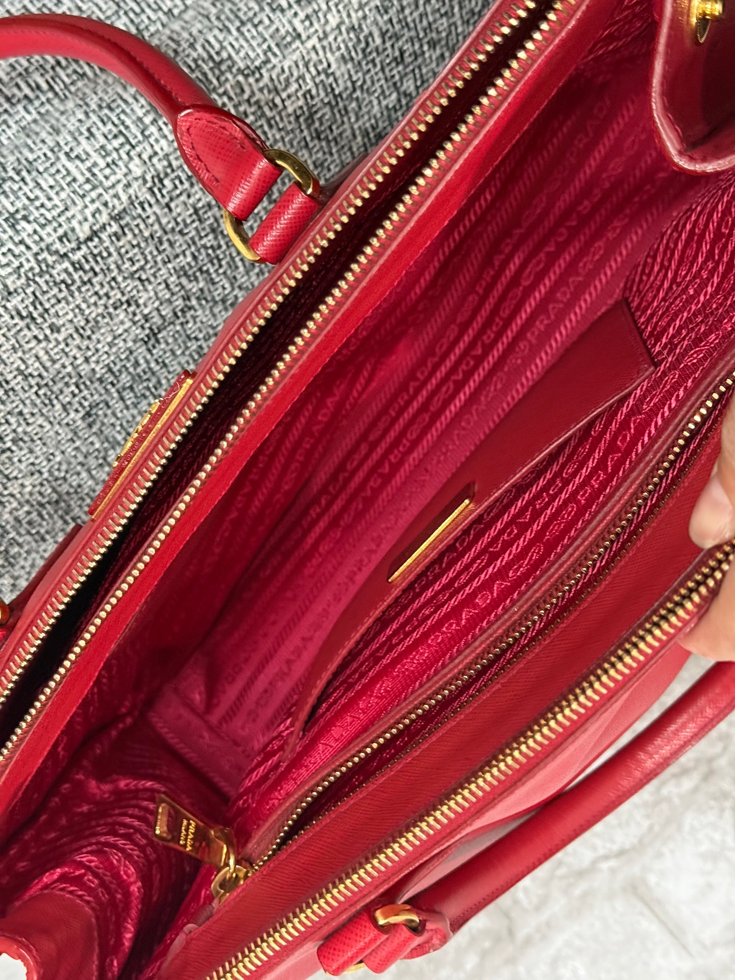 🍎 👜 Prada Galleria Saffiano leather bag in Red 👜 🍎