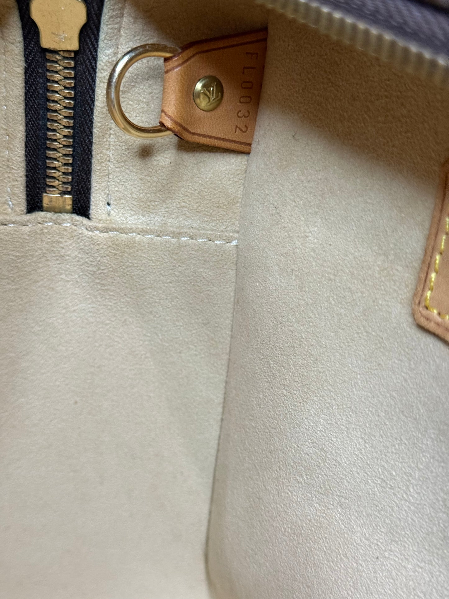 Vintage Louis Vuitton 2002 Cite GM Monogram