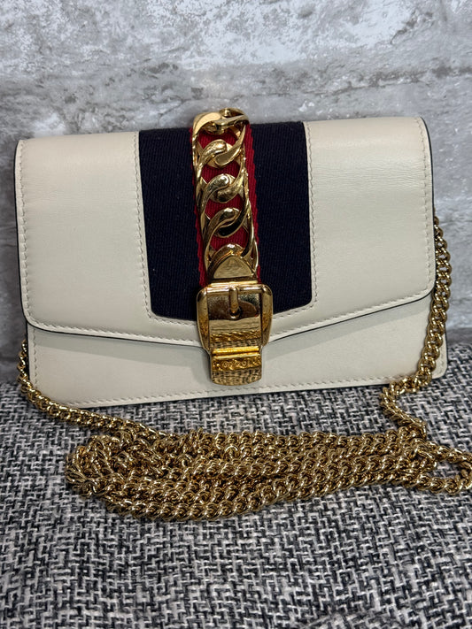 👜 🌹 Gucci Super Mini Sylvie in white👜 🌹
