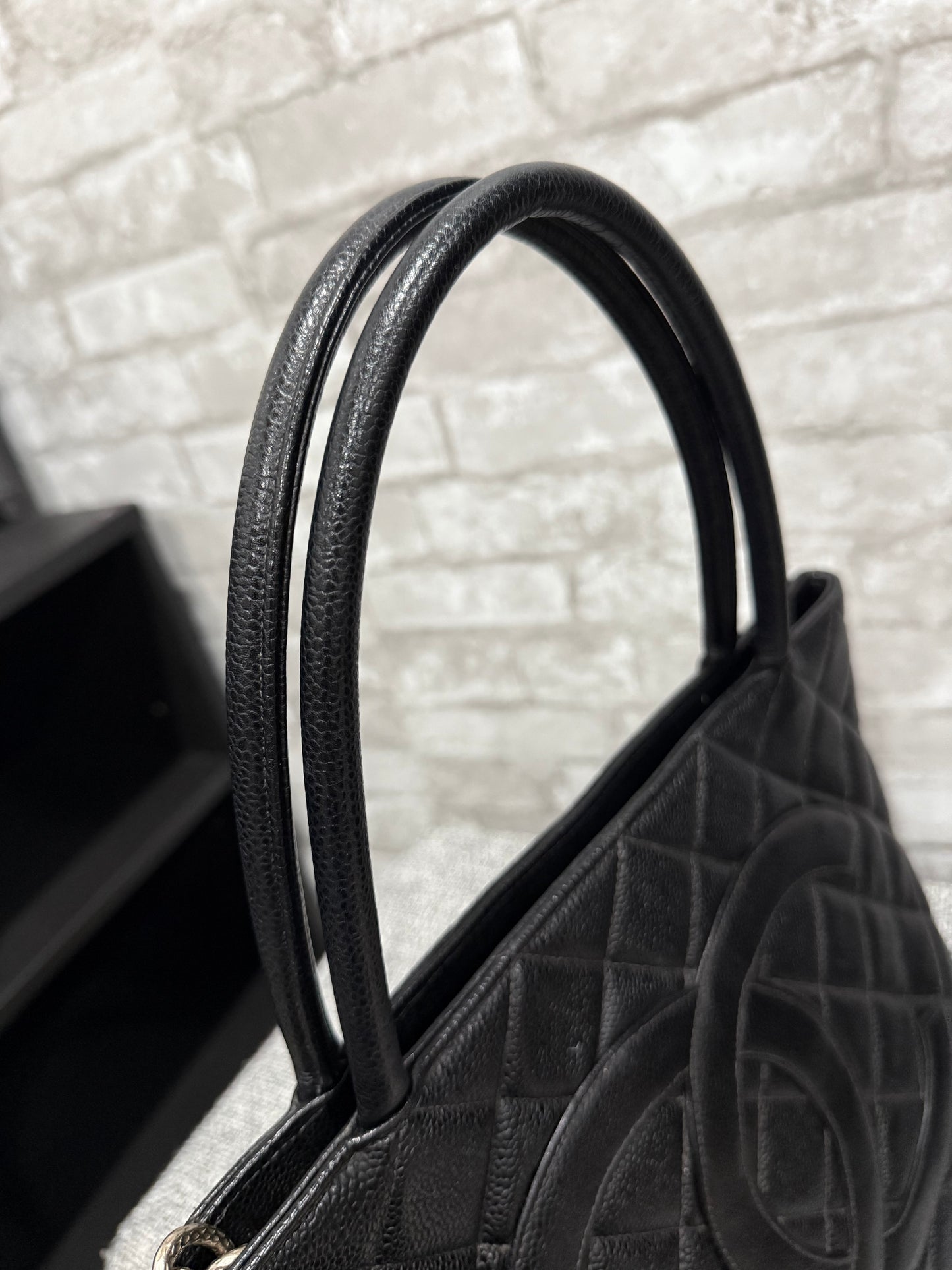 👜Chanel Medallion Tote Bag Quilted Caviar Leather in black  👜