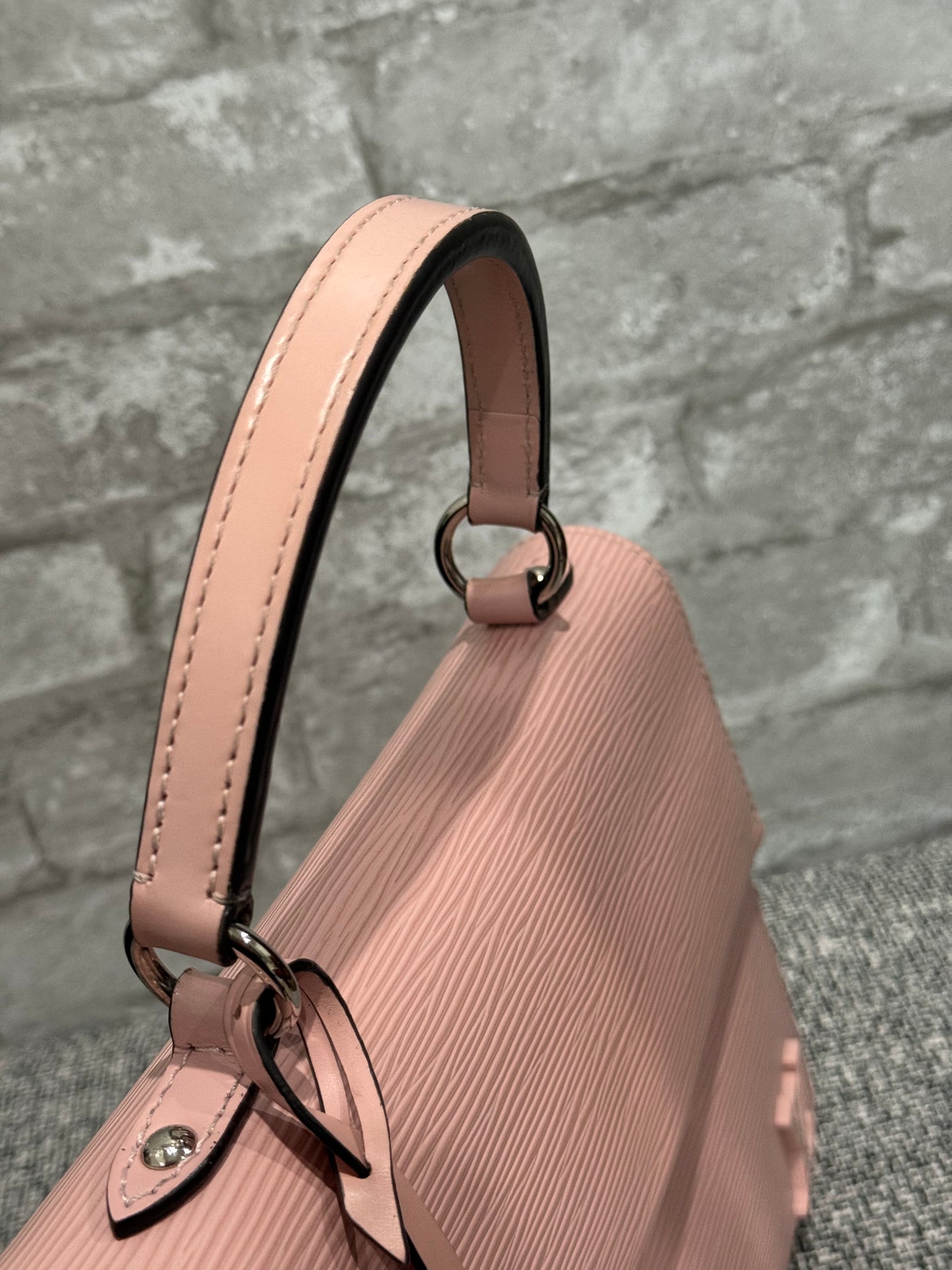 Louis Vuitton 2016 Epi Cluny in Rose Ballerine