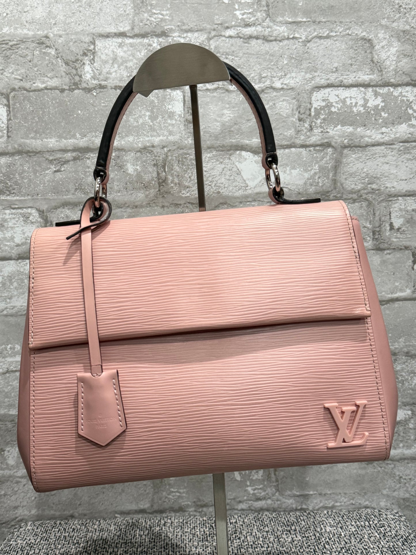 Louis Vuitton 2016 Epi Cluny in Rose Ballerine