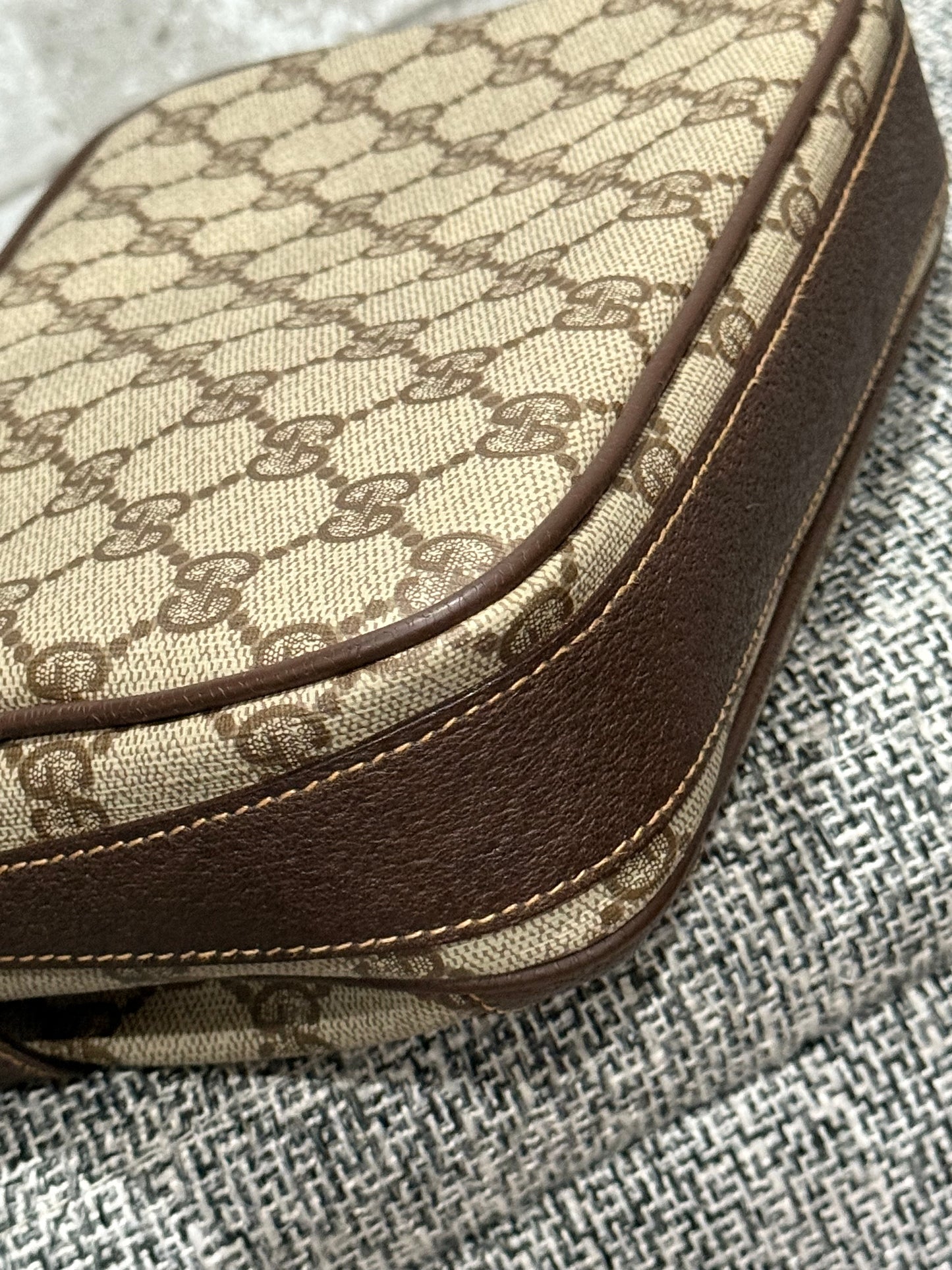 Vintage Gucci GG Supreme Crossbody