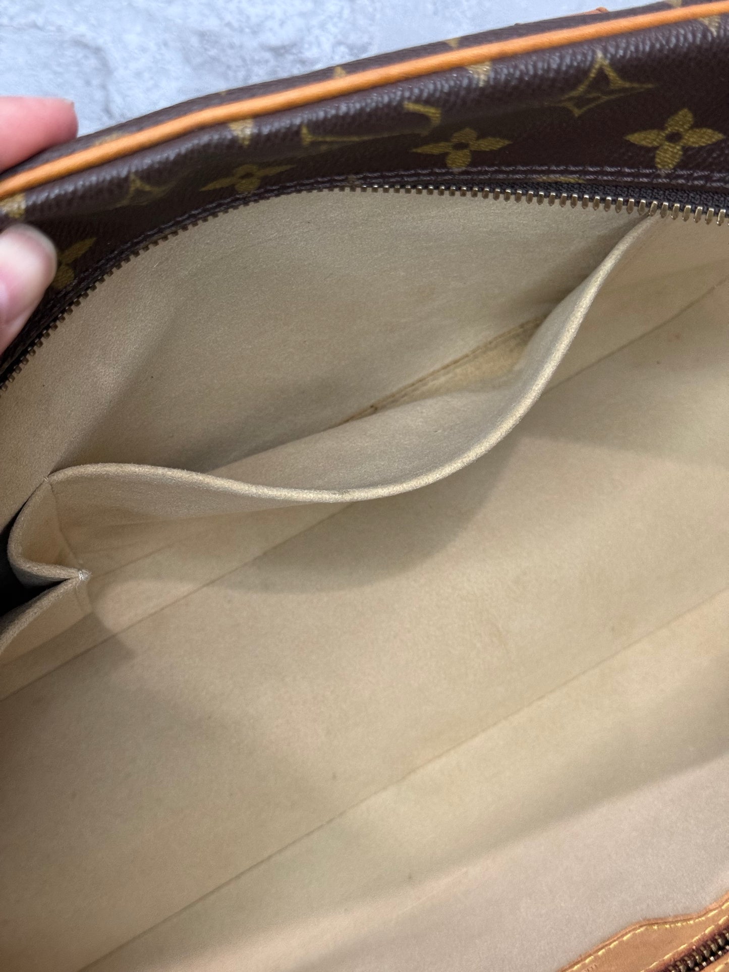 Vintage Louis Vuitton 2002 Cite GM Monogram