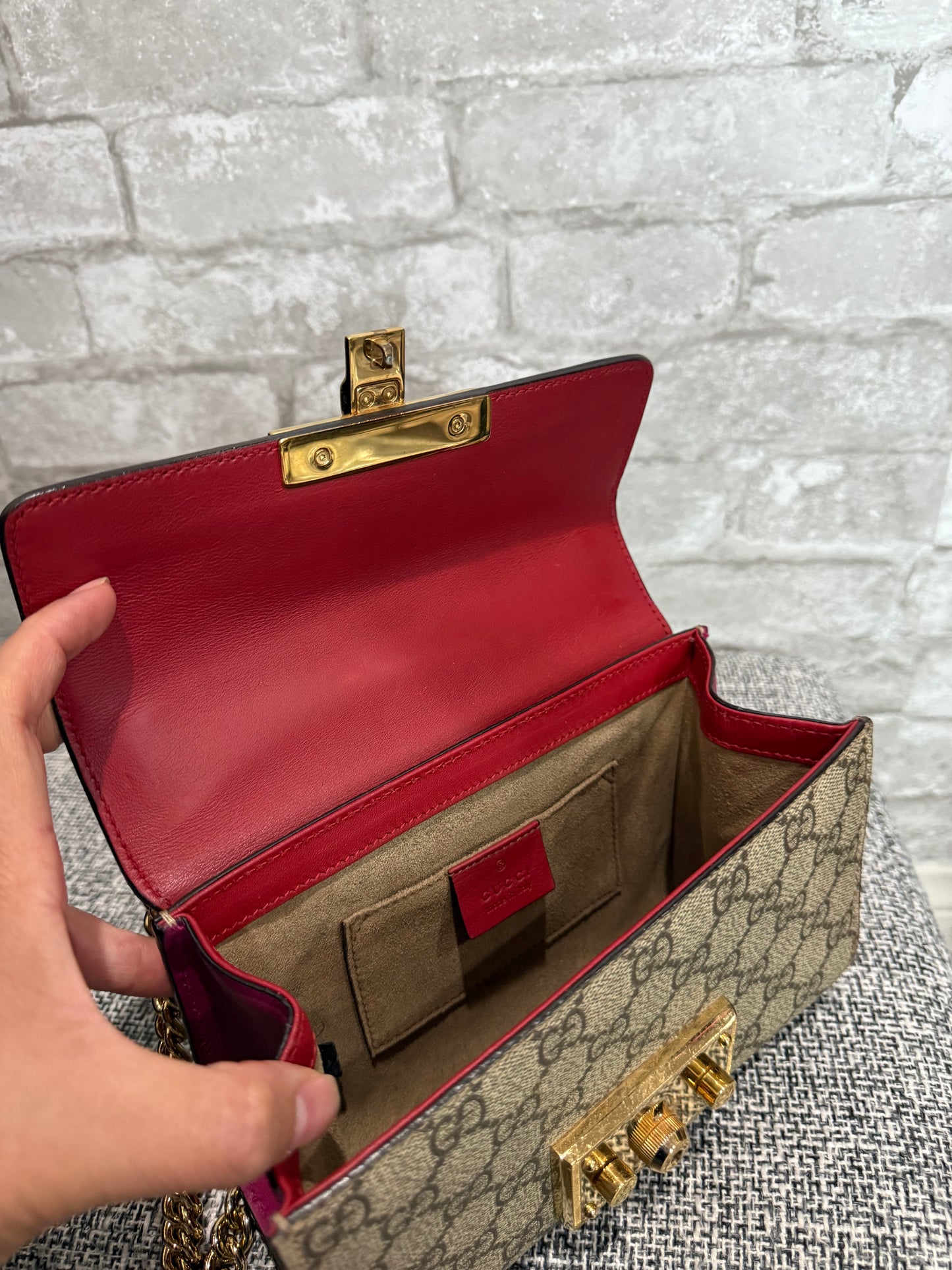 👜Gucci Supreme Monogram Small Padlock 👜